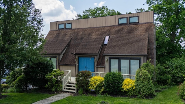 1457 Dogwood Ave, Morgantown, WV 26505 - view of front facade with a front yard, a wooden deck, and roof with shingles