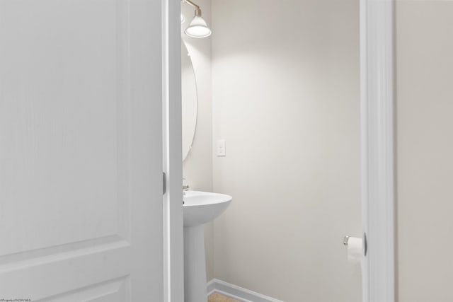 119 Inlet St, Morgantown, WV 26508 - bathroom with baseboards
