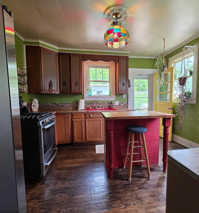 147 E 6th St, Weston, WV 26452 - kitchen featuring appliances with stainless steel finishes, a sink, dark wood-type flooring, a breakfast bar area, and a center island