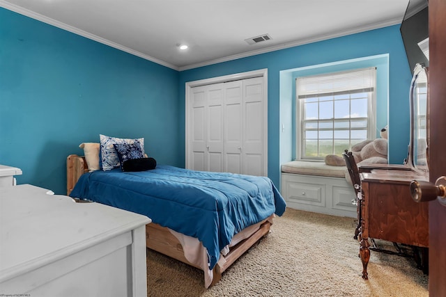 142 Vecchio Ln, Morgantown, WV 26508 - bedroom featuring ornamental molding, light carpet, a closet, and recessed lighting