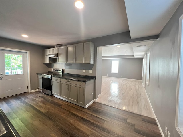 1381 Randall St, Morgantown, WV 26505 - kitchen with stainless steel electric range oven, dark countertops, gray cabinetry, under cabinet range hood, and recessed lighting
