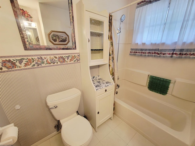 704 S Stewart St, Shinnston, WV 26431 - full bath featuring a wainscoted wall, shower / bath combo with shower curtain, and tile patterned floors