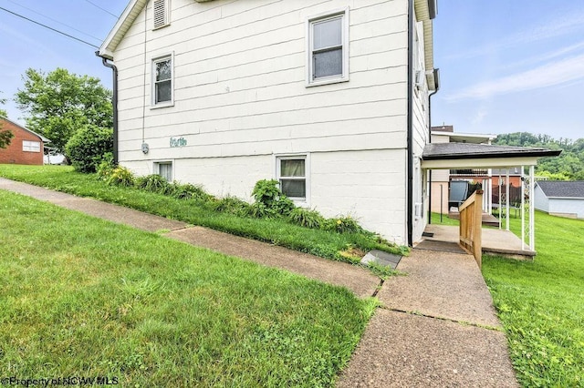 2300 Pride Ave, Clarksburg, WV 26301 - view of side of property with a lawn