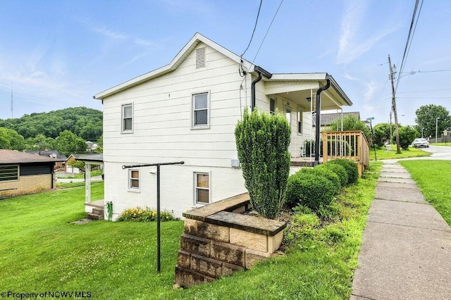 2300 Pride Ave, Clarksburg, WV 26301 - view of side of property with a lawn