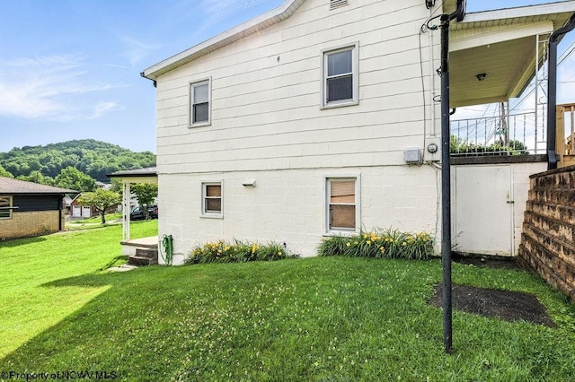 2300 Pride Ave, Clarksburg, WV 26301 - view of side of home featuring a yard
