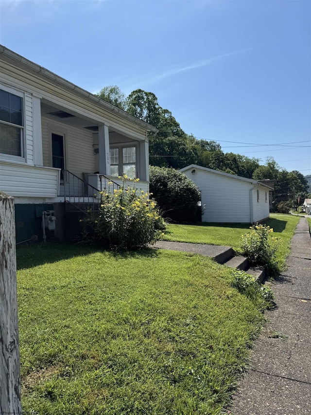 506 Broad St, Weston, WV 26452 - view of grassy yard