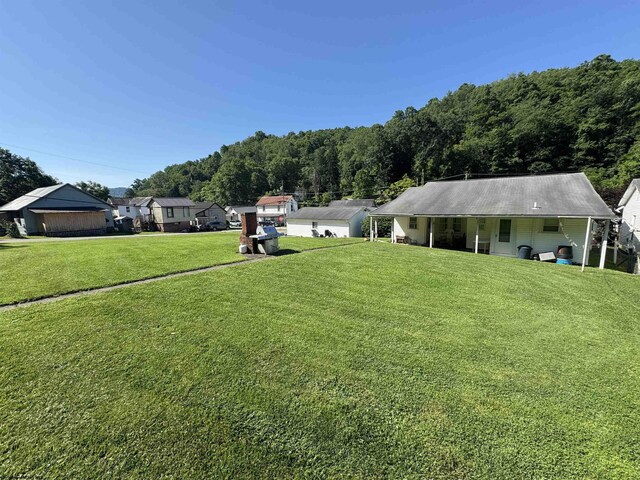 506 Broad St, Weston, WV 26452 - view of green lawn