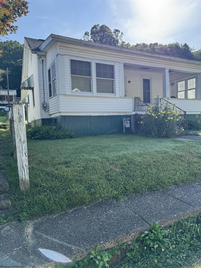 506 Broad St, Weston, WV 26452 - manufactured / mobile home featuring a front lawn and a porch