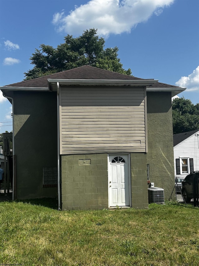 1218 N 18th St, Clarksburg, WV 26301 - rear view of house with a lawn