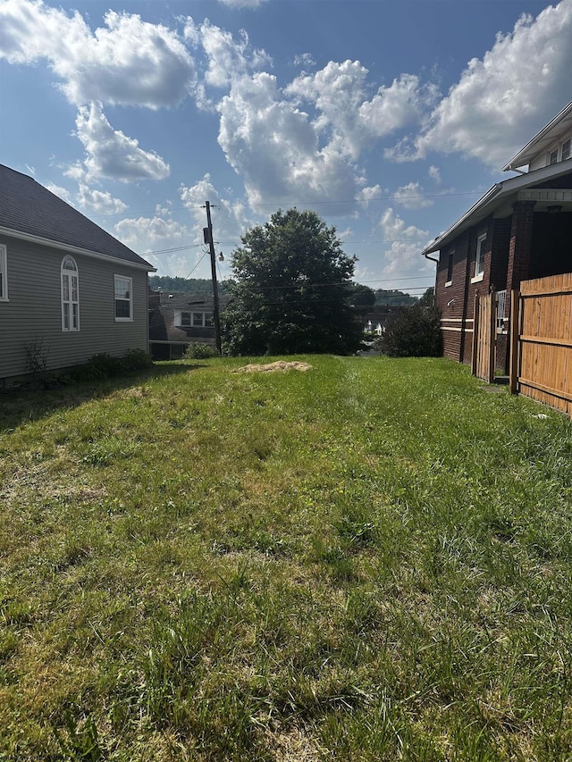 1218 N 18th St, Clarksburg, WV 26301 - view of yard