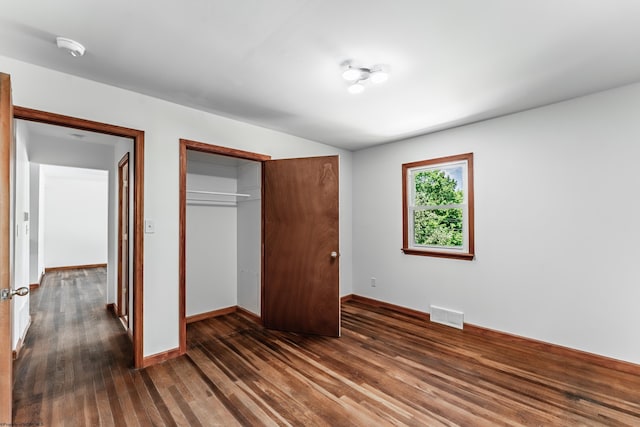 552 White Ave, Morgantown, WV 26501 - unfurnished bedroom featuring dark wood finished floors and a closet