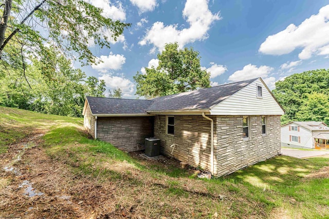 552 White Ave, Morgantown, WV 26501 - view of side of home featuring stone siding, roof with shingles, and a yard