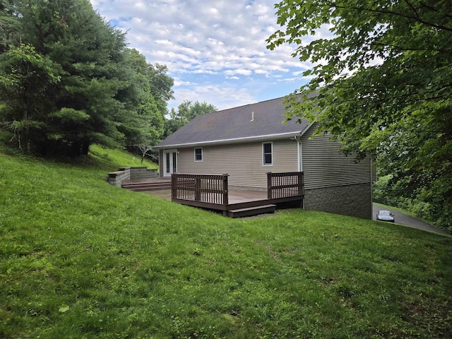 118 June Ln, Morgantown, WV 26508 - back of house featuring a wooden deck and a yard