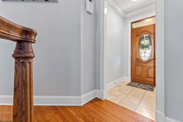 901 Suncrest Pl, Morgantown, WV 26505 - entryway featuring crown molding and light wood-style floors