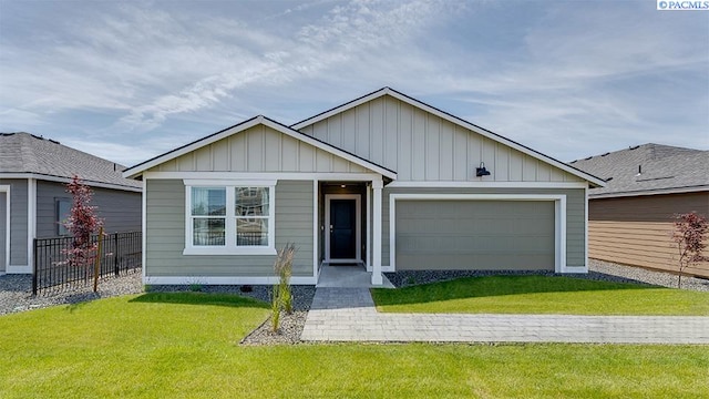 view of front of property featuring a garage and a front yard