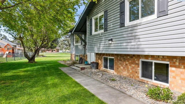 863 S Meadowlark Ln, Othello, WA 99344 - view of yard