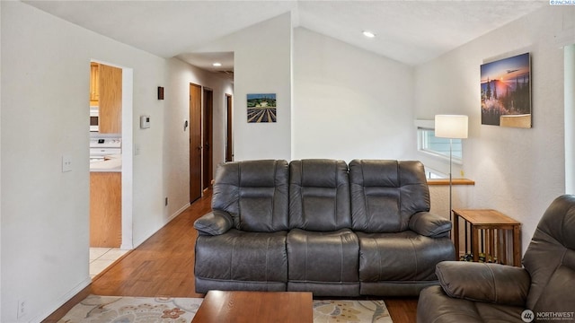 863 S Meadowlark Ln, Othello, WA 99344 - living area featuring light wood-type flooring, vaulted ceiling, and baseboards