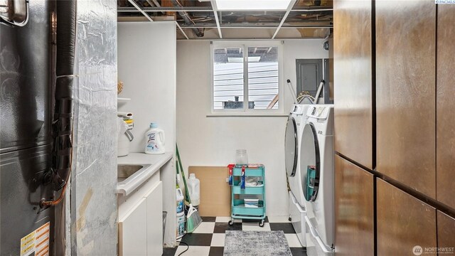 863 S Meadowlark Ln, Othello, WA 99344 - laundry room featuring washer and clothes dryer and tile patterned floors
