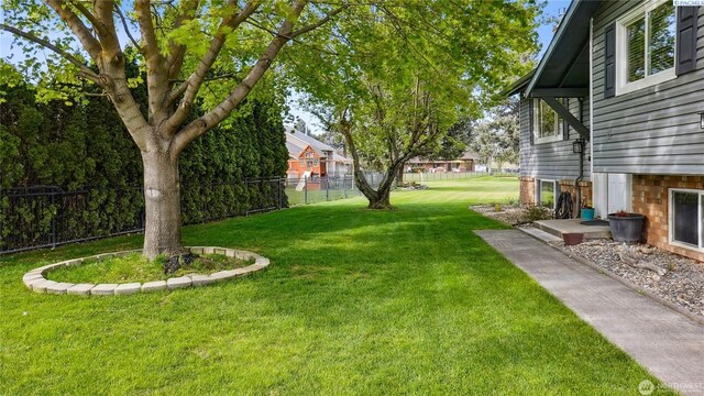 863 S Meadowlark Ln, Othello, WA 99344 - view of yard