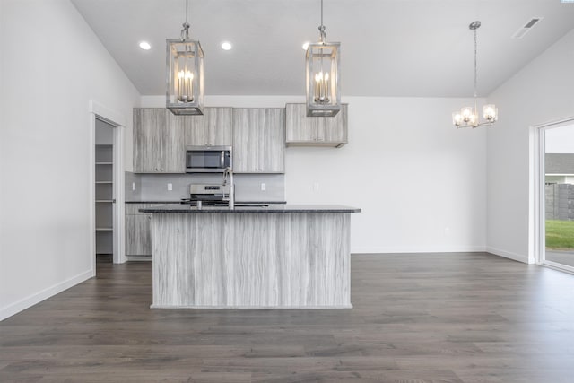 8509 Ashen Dr, Pasco, WA 99301 - kitchen featuring stainless steel appliances, modern cabinets, a chandelier, a kitchen island with sink, and dark countertops