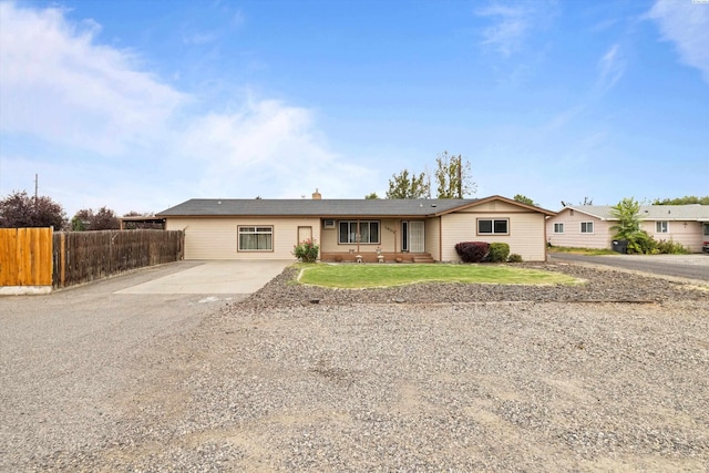 ranch-style house featuring a front lawn