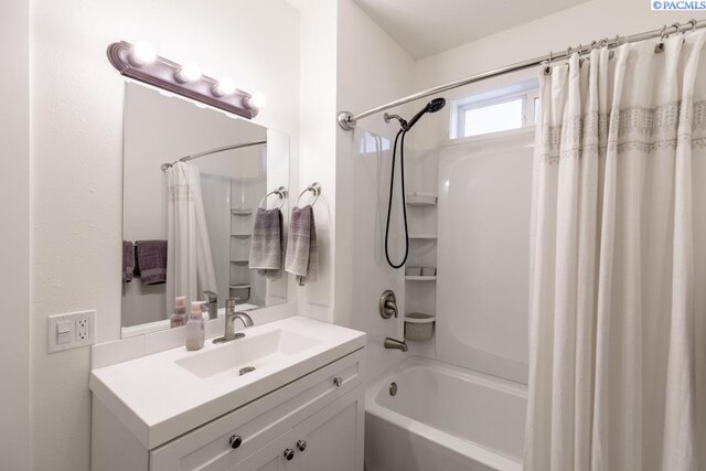 501 W California St, Garfield, WA 99130 - bathroom with shower / tub combo with curtain and vanity