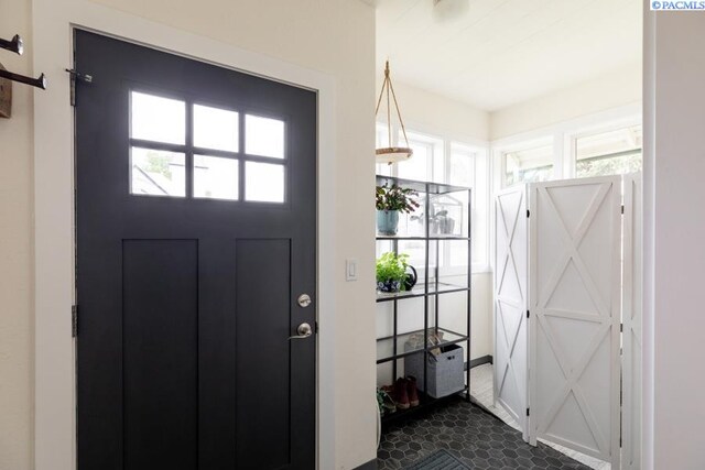 501 W California St, Garfield, WA 99130 - entrance foyer featuring plenty of natural light