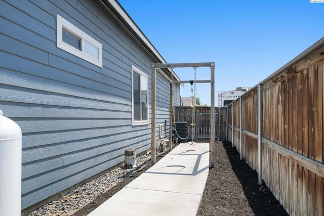 882 Pikes Peak Dr, West Richland, WA 99353 - view of side of home featuring cooling unit