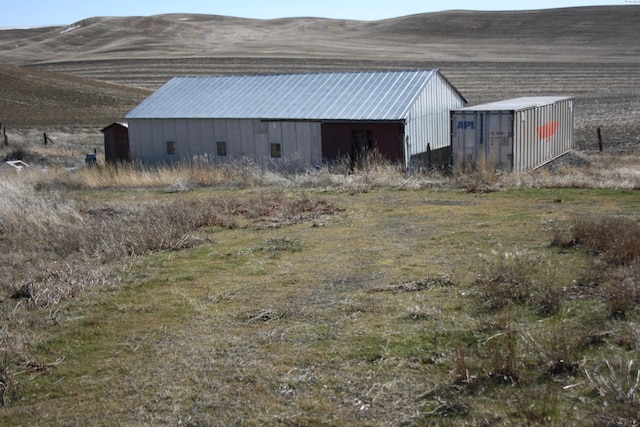 view of pole building with a mountain view