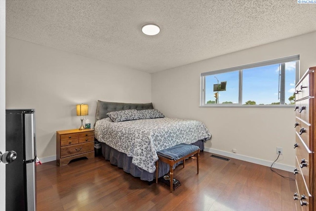 1807 Stevens Dr, Richland, WA 99354 - bedroom featuring dark wood-style flooring, baseboards, and a textured ceiling