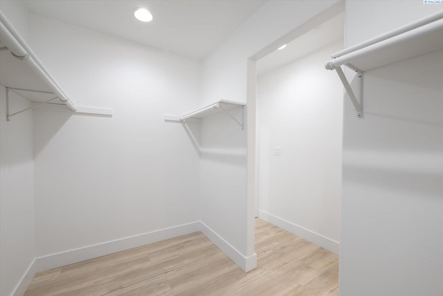 326 Casi Ct, Prosser, WA 99350 - walk in closet featuring light wood finished floors