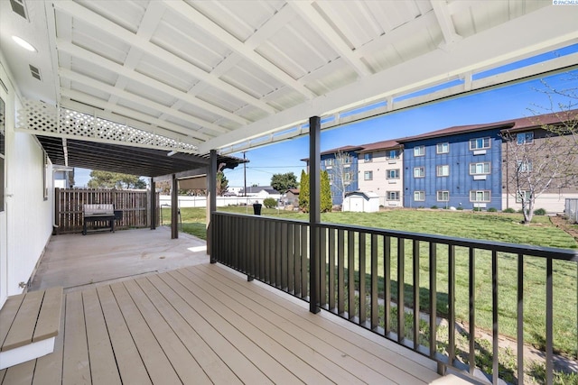 326 Casi Ct, Prosser, WA 99350 - wooden deck featuring an outdoor structure, a storage shed, and a yard