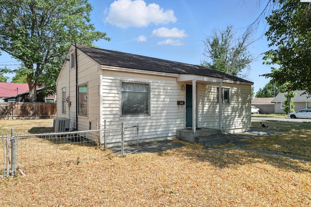 323 S Beech St, Kennewick, WA 99336 - view of bungalow-style house