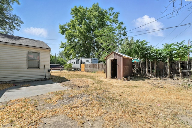 323 S Beech St, Kennewick, WA 99336 - fenced backyard featuring a shed