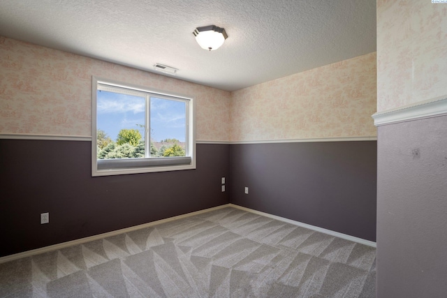 5501 Maui Ct, West Richland, WA 99353 - carpeted spare room featuring a textured ceiling and wallpapered walls