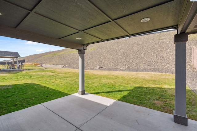 6834 W 25th Ave, Kennewick, WA 99338 - view of patio / terrace featuring a mountain view