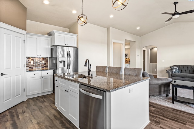 26 Molly Rose Ct, Prosser, WA 99350 - kitchen featuring vaulted ceiling, stainless steel appliances, a sink, arched walkways, and a ceiling fan