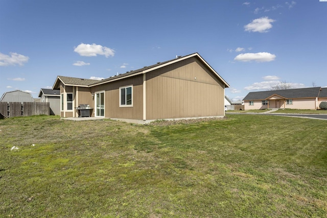 615 N Larkspur Dr, Othello, WA 99344 - rear view of house featuring a yard and fence