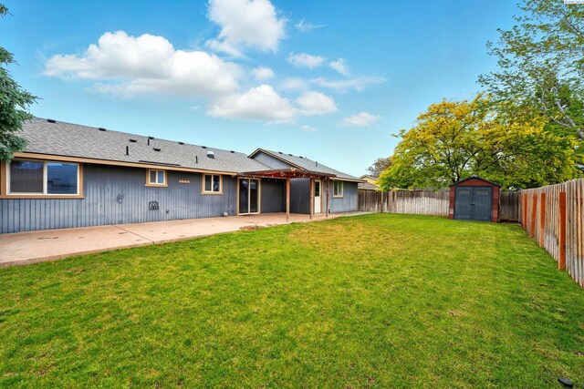 4721 Holly Way, West Richland, WA 99353 - back of property with a patio area