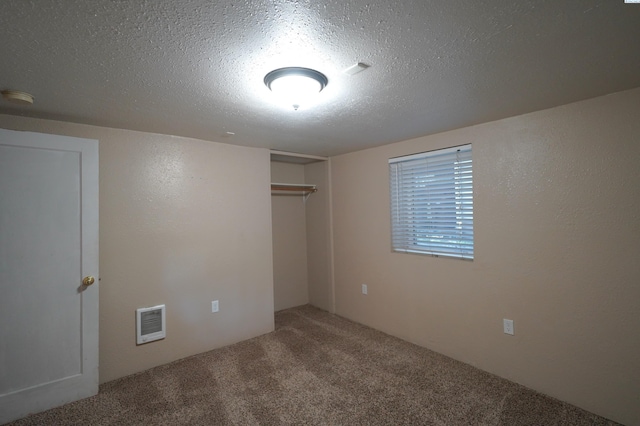 1004 NE D St, Pullman, WA 99163 - unfurnished bedroom with carpet flooring, a closet, and a textured ceiling