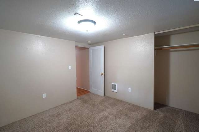 1004 NE D St, Pullman, WA 99163 - unfurnished bedroom with carpet flooring, a closet, a textured ceiling, and heating unit