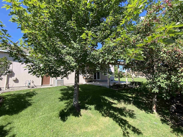 2002 Diamond Head Way, West Richland, WA 99353 - view of green lawn with a patio area