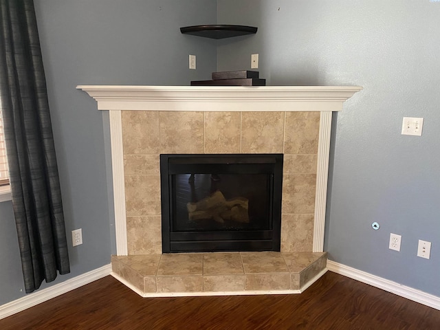 2002 Diamond Head Way, West Richland, WA 99353 - detailed view of wood finished floors and a fireplace