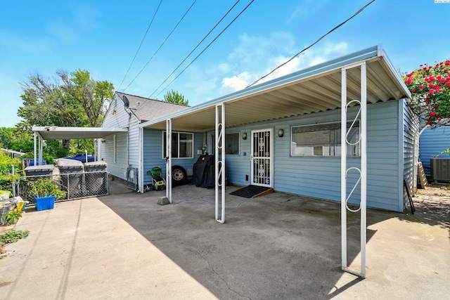 616 S Conway St, Kennewick, WA 99336 - view of front of home featuring a carport and central AC unit