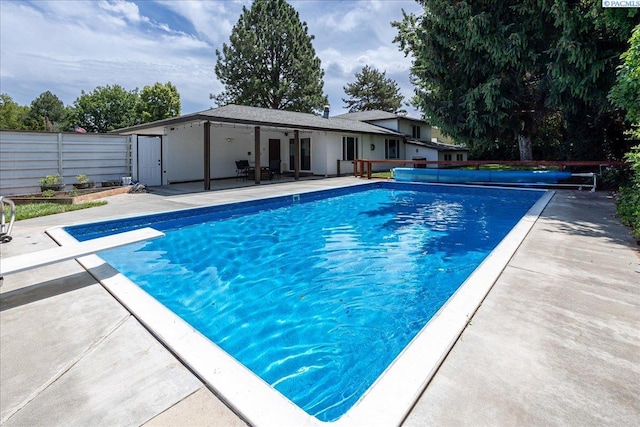 707 N Quillan St, Kennewick, WA 99336 - view of pool with a patio and a diving board