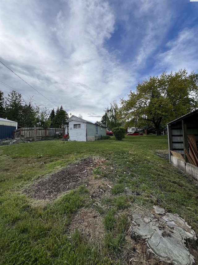 225 W Alder St, Palouse, WA 99161 - view of yard featuring fence and an outdoor structure