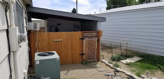 1529 Mcpherson Ave, Richland, WA 99352 - view of side of home featuring central AC unit