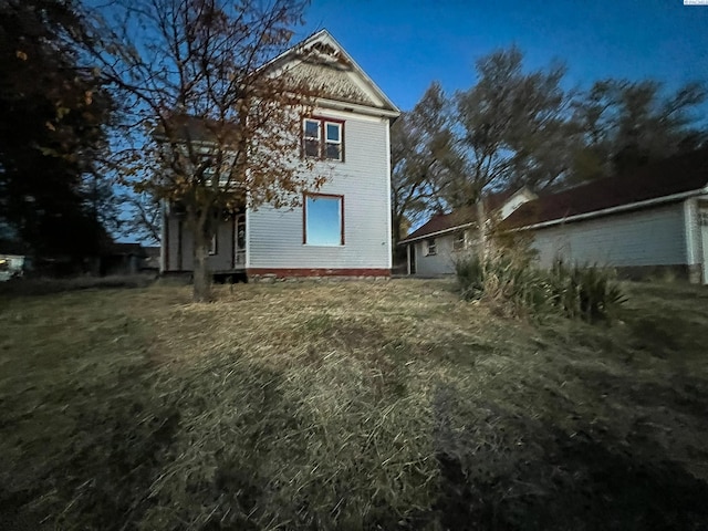 exterior space with a yard