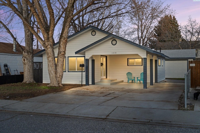 view of front of property featuring an outbuilding