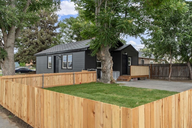 732 W Henry St, Pasco, WA 99301 - view of front of property featuring a patio